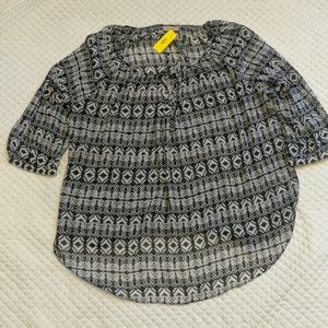 Roz& Ali black and white geometric blouse